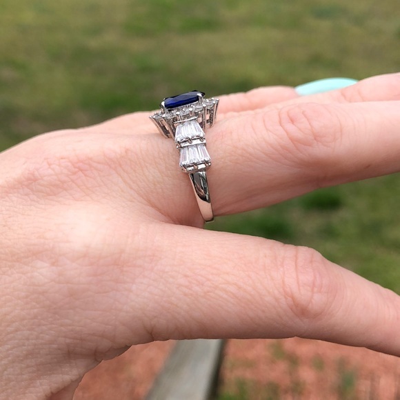 Navy blue and white around silver ring - Picture 2 of 4